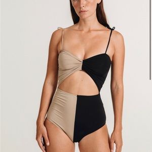 Marina One Piece / Two Tone